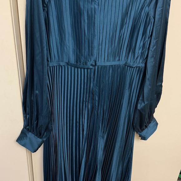 NWT | Mac Duggal 26590 Blue Pleated High Neck Long Sleeve Side Slit Gown Size 10 - Picture 8 of 8